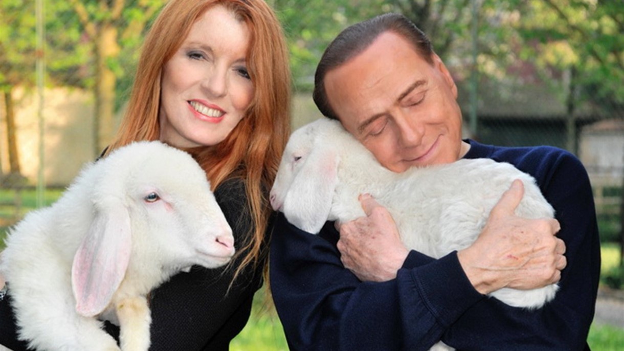 رئيس ايطاليا الاسبق ينقذها من الذبح