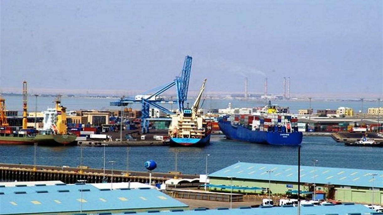 ما هو الوضع البيئي في ميناء الشويخ الكويتي؟