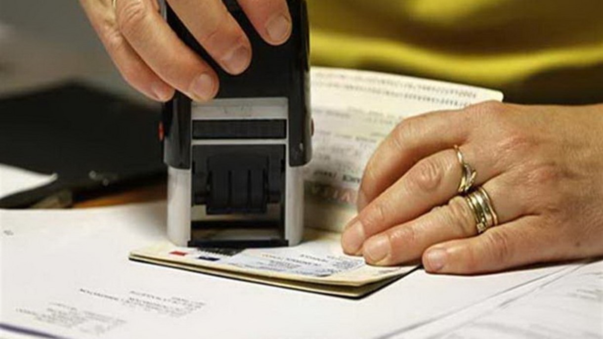 أي تأشيرة أميركية تراجع الطلب عليها؟