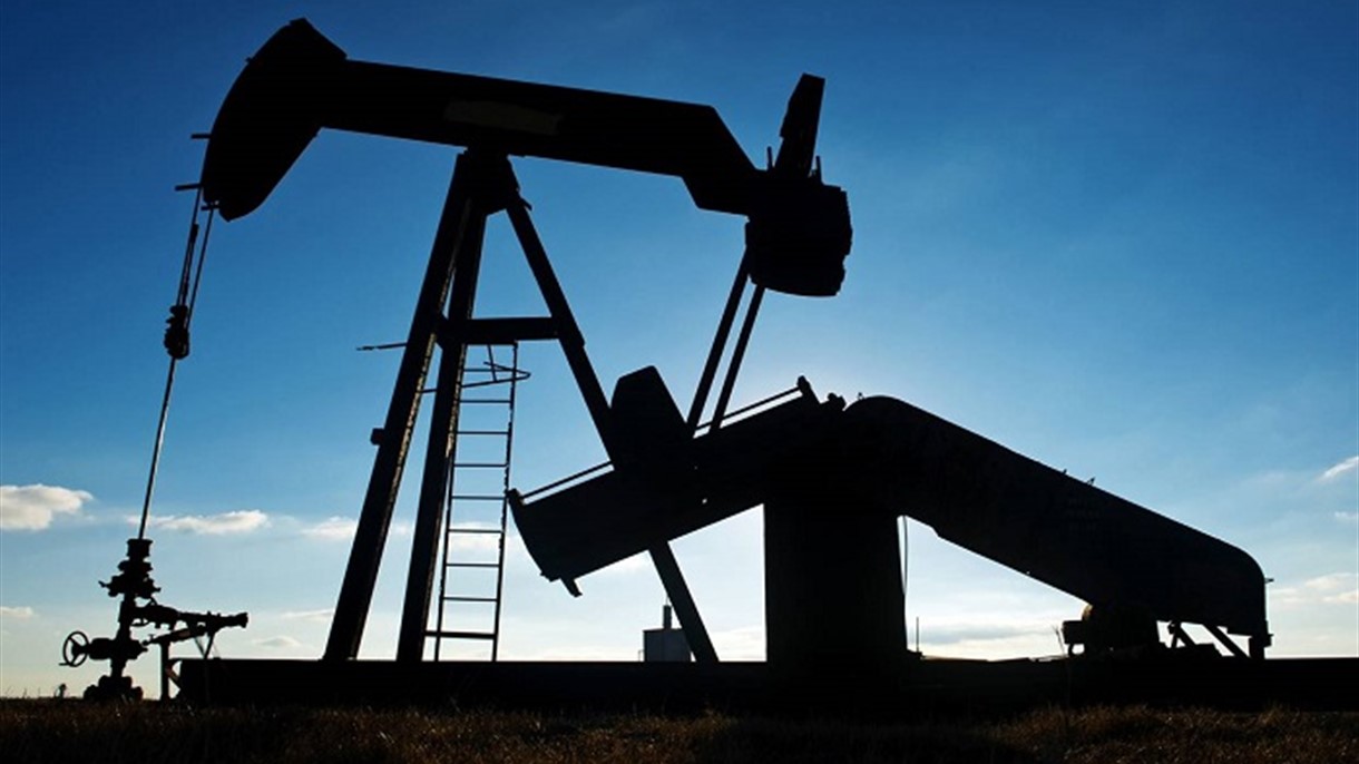 تراجع النفط وسط توقعات بارتفاع الإنتاج الأميركي