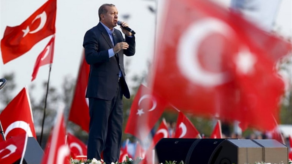 أردوغان يطلب من الأتراك التخلي عن الدولار والذهب