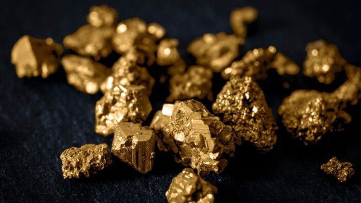 أسعار الذهب تتراجع من أعلى مستوى في شهرين