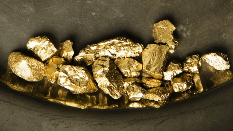 أسعار الذهب تستقر أعلى من 1860 دولاراً