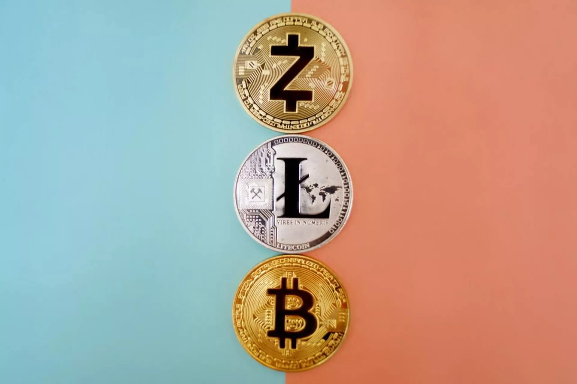 تراجع طفيف للبيتكوين