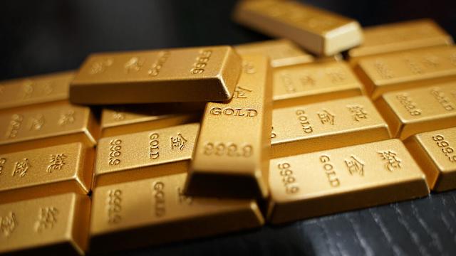 الذهب يتراجع وسط توقعات تشديد السياسة النقدية