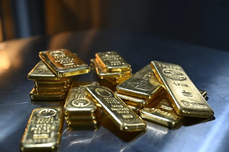 الذهب يفتتح تعاملات الاسبوع على ارتفاع
