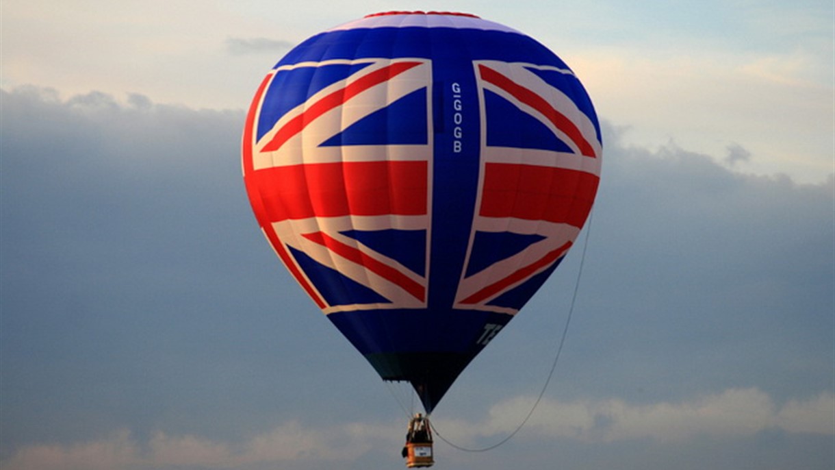 كاميرون يُحذر البريطانيين من غلاء المعيشة