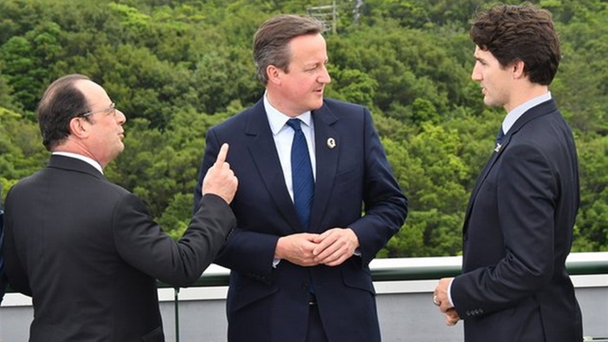 هولاند مُصِرّ على قراراته