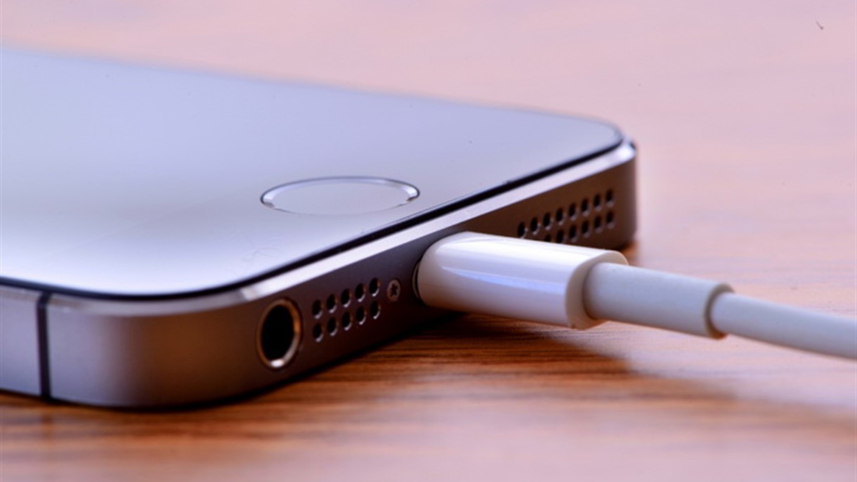 طريقة لشحن 70 في المئة من بطارية الهاتف بـ 20 دقيقة