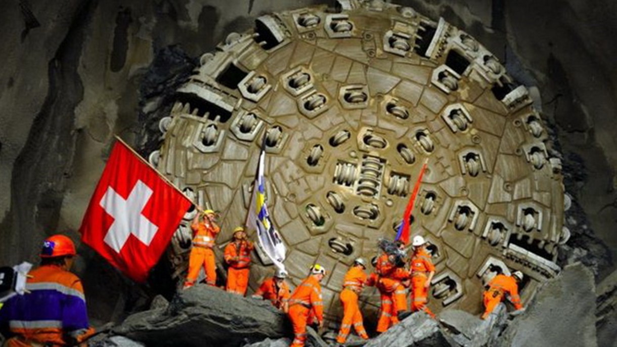 سويسرا تفتتح اطول واعمق نفق للقطارات