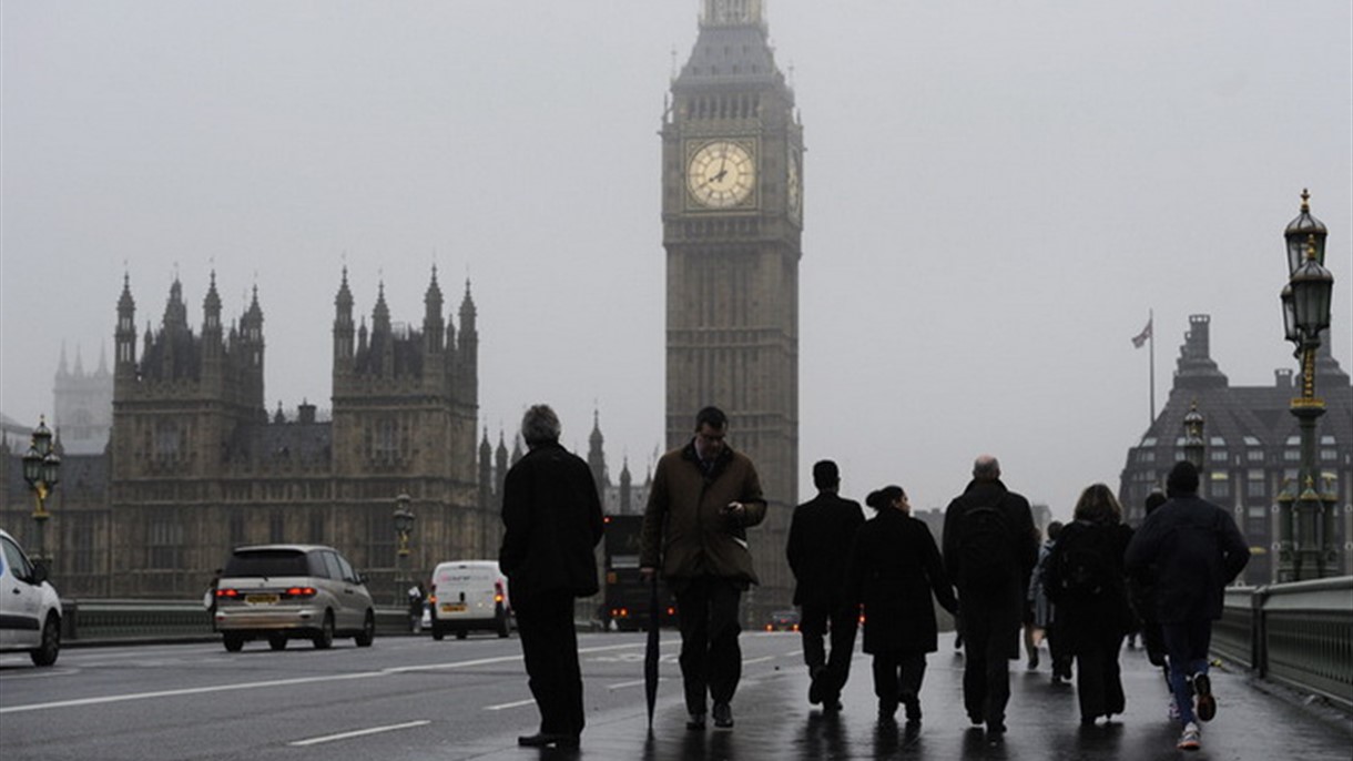 وكالات التصنيف تتسابق على تخفيض تصنيف بريطانيا