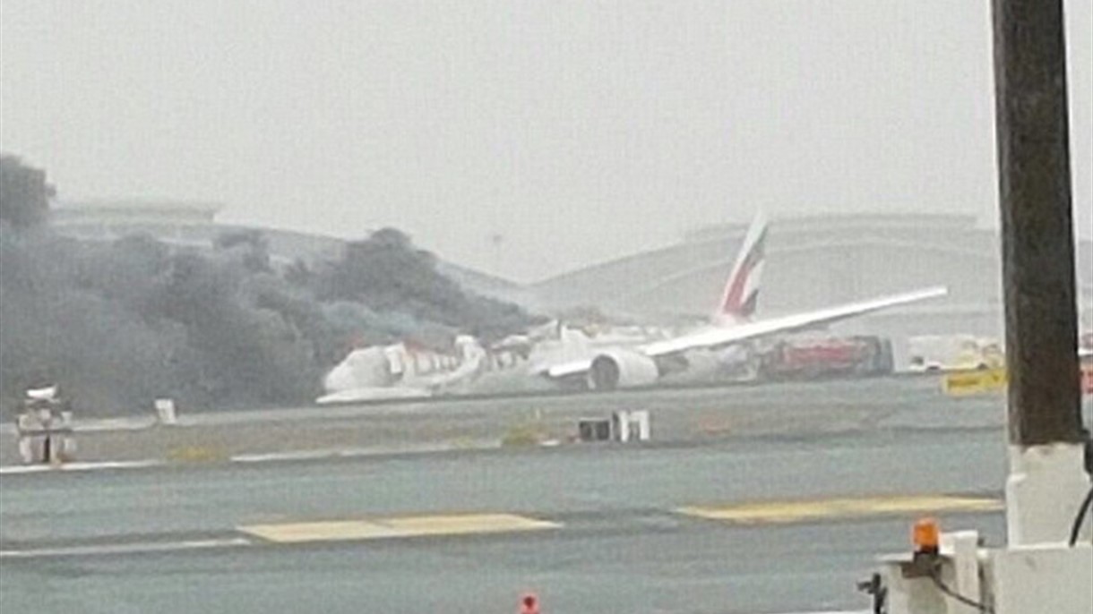 كم راكب لبناني كان على متن طائرة الامارات؟