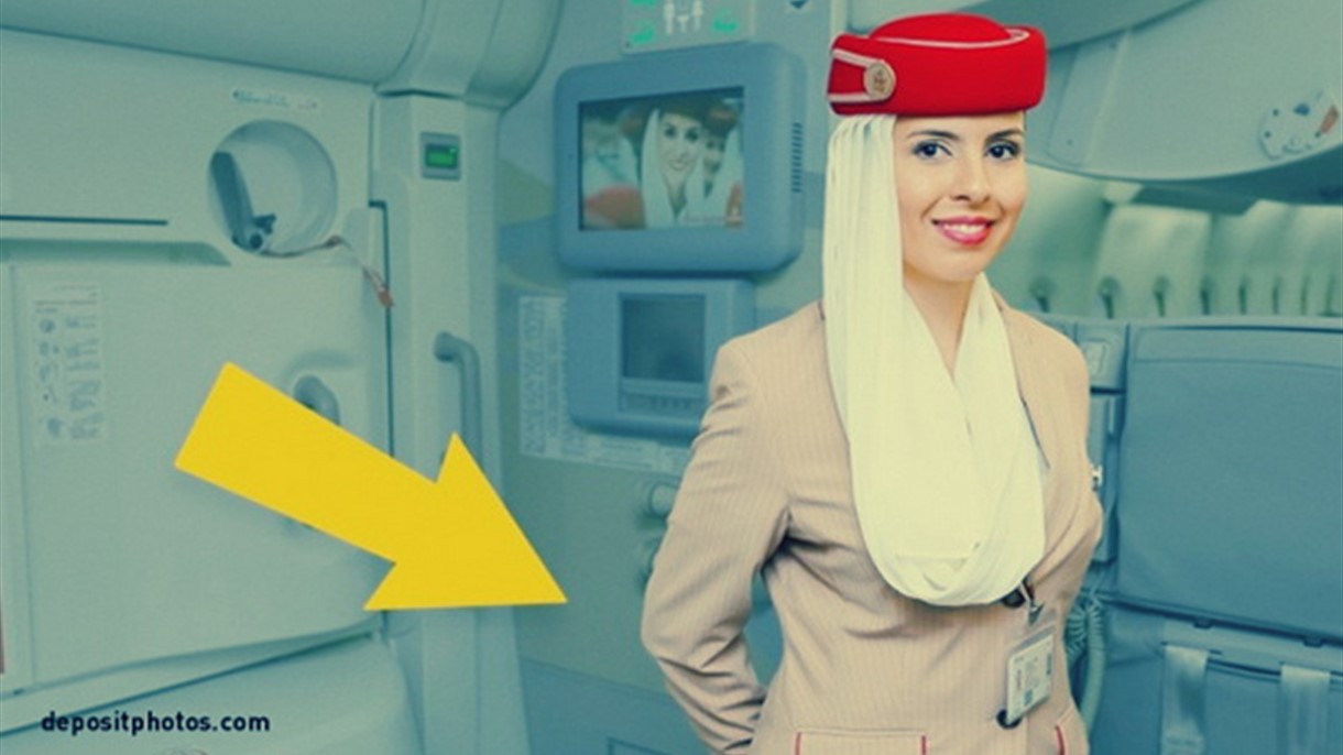 هذا ما يخفيه مضيفو الطائرة وراء ظهورهم عند استقبالنا