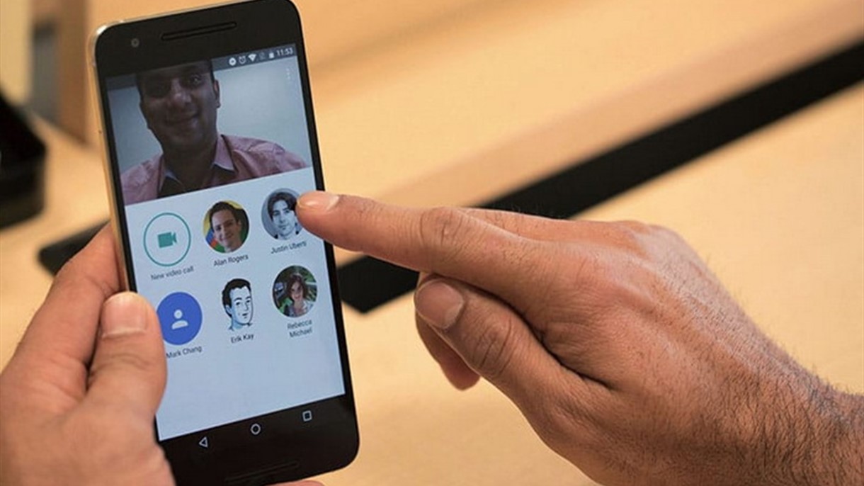 آيفون يمنع منافس واتس آب من الوصول الى شاشة الهاتف