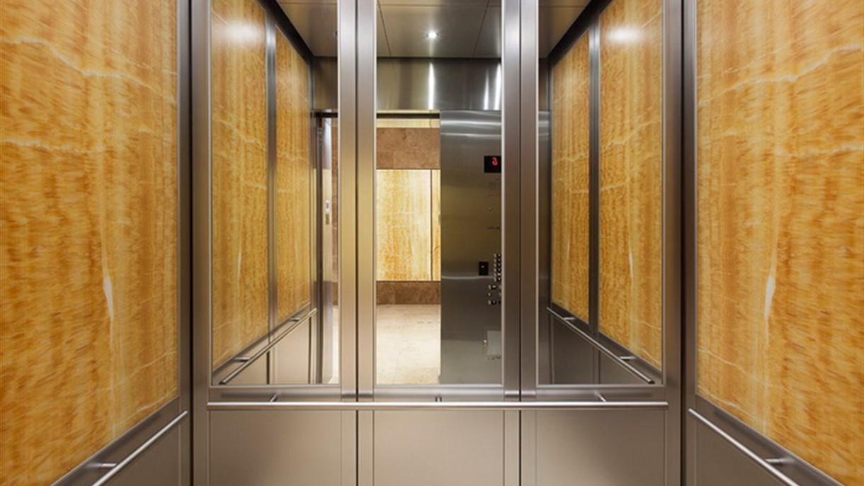 هل تعلمون لماذا يتم وضع المرايا في المصاعد ؟