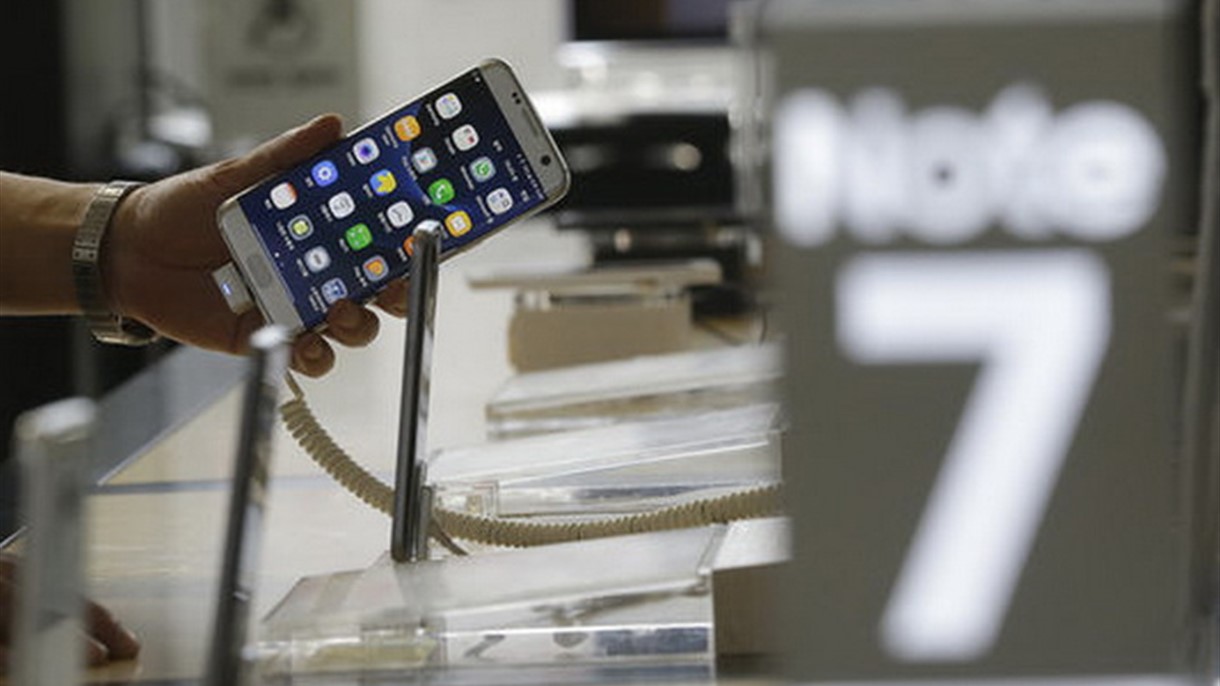 سامسونغ تؤكد الخلل وتوقف البيع