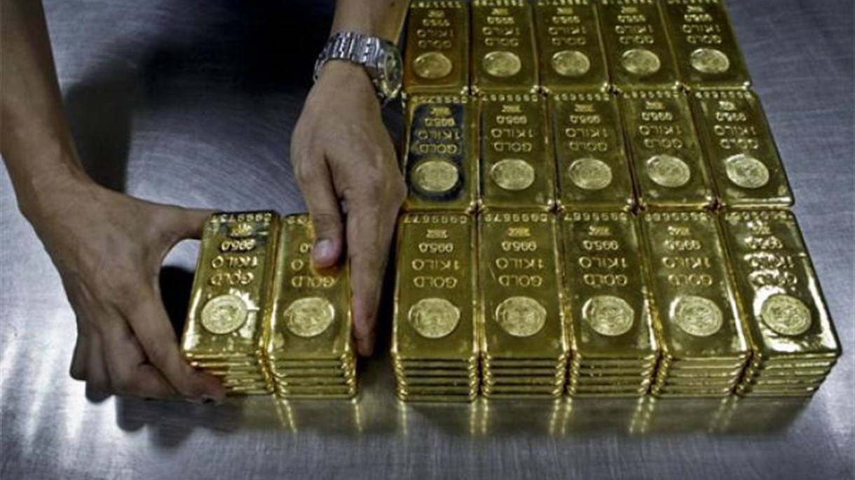 الذهب يتحسن