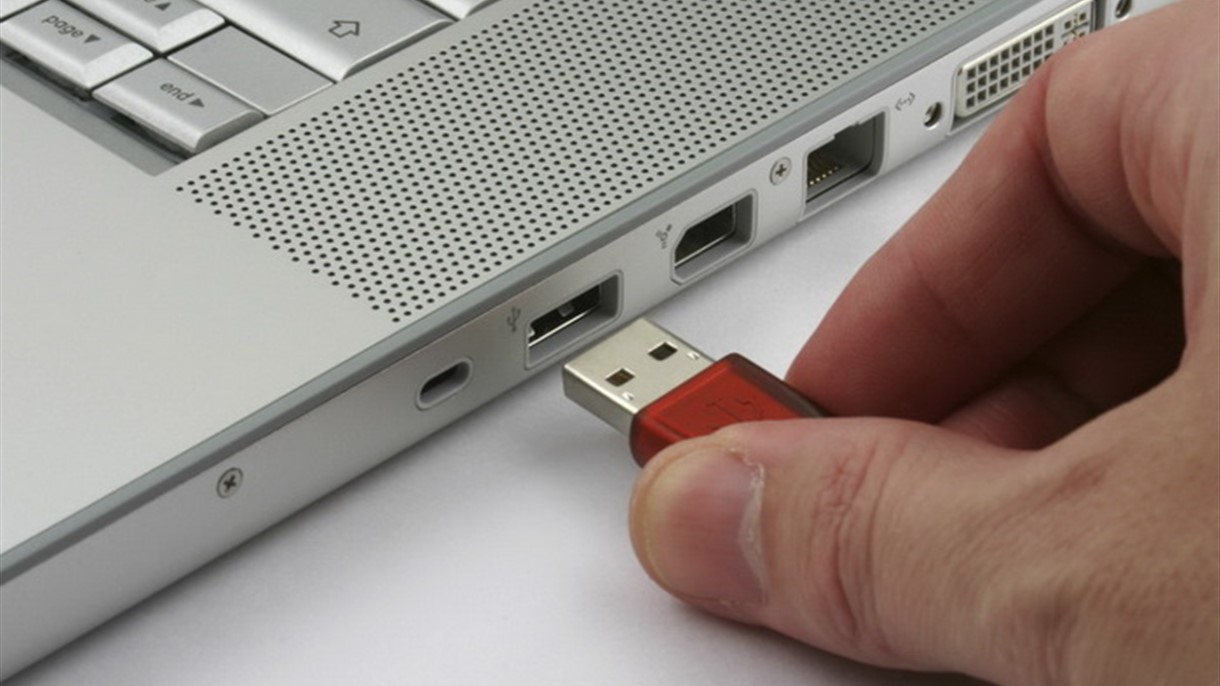 لهذه الأسباب لا يجب سحب الـ USB من دون عمل Safe Removal