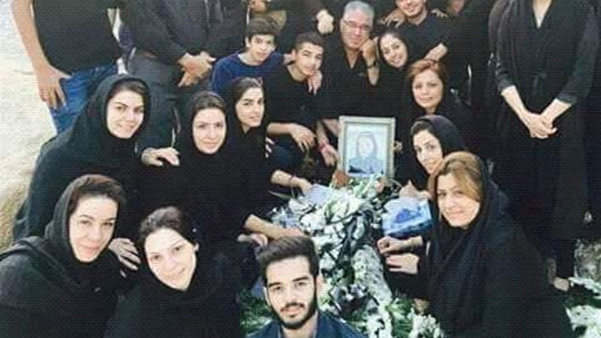 حقيقة سيلفي العائلة مع الميت