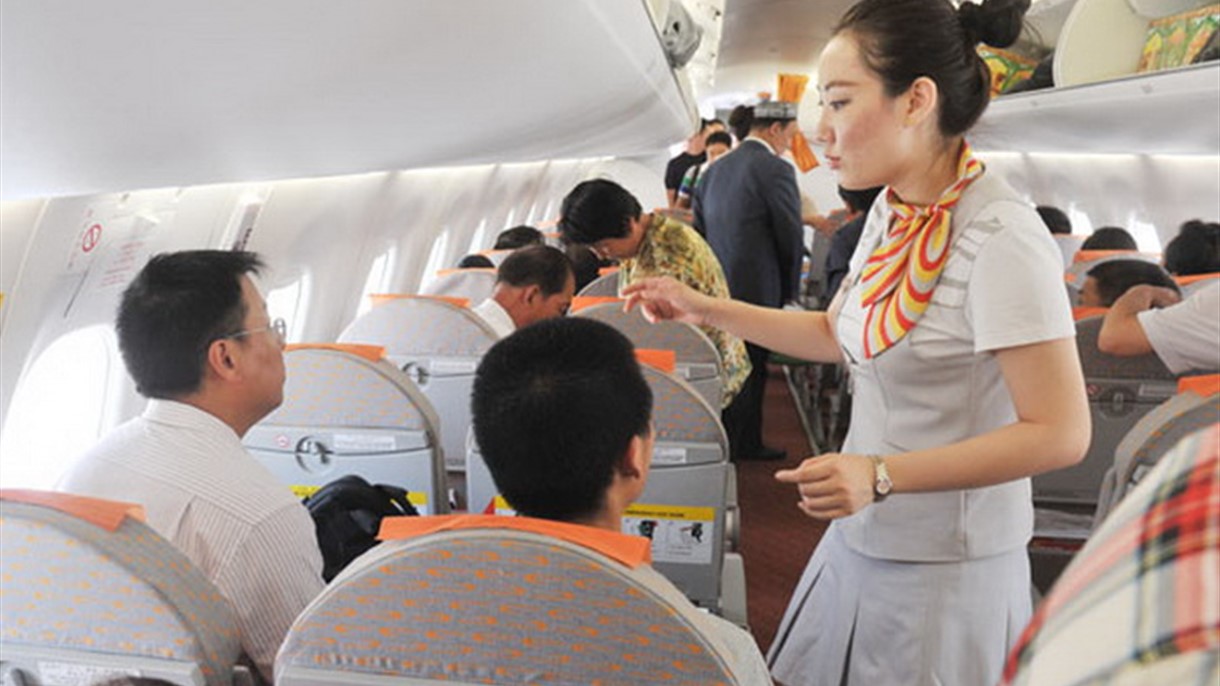 كي لا تغضب منكم مضيفة الطيران