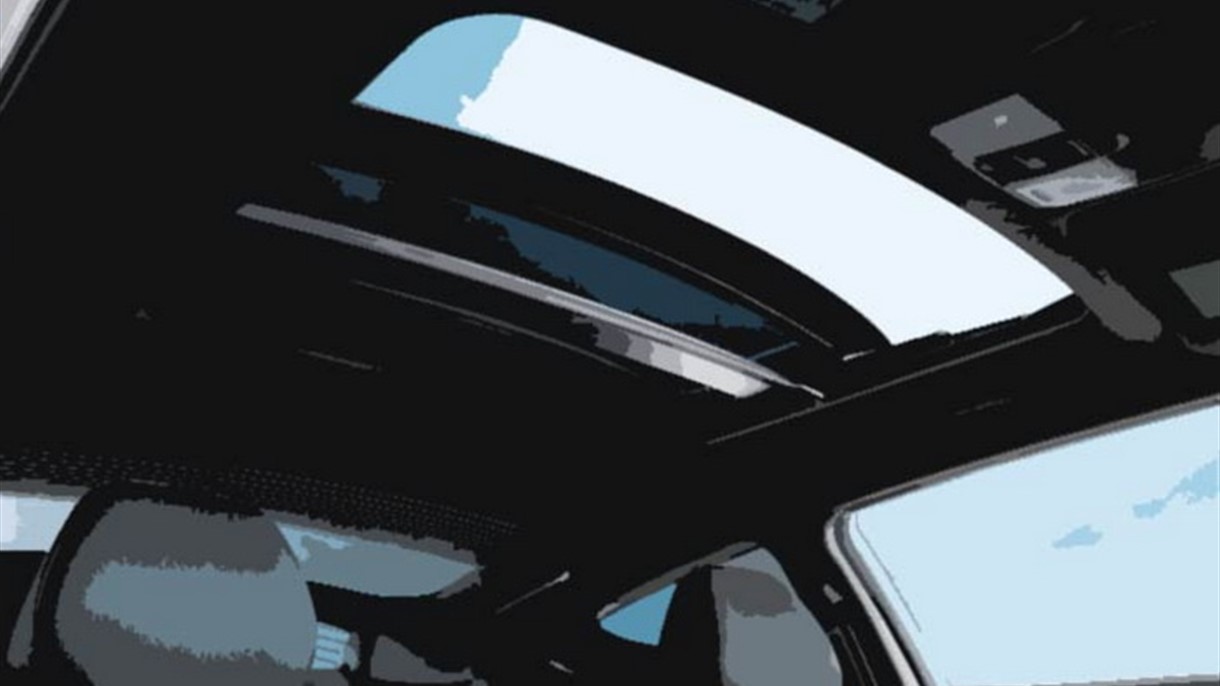 فتحة السقف في هذه السيارة تطير