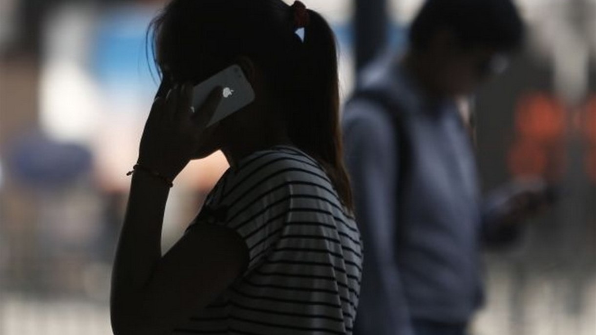 إن كنتم تحملون احدى هذه الهواتف فأبعدوها عن ...