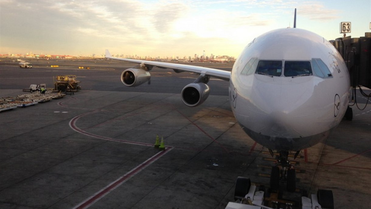 لوفتهانزا  تلغي 900 رحلة اليوم