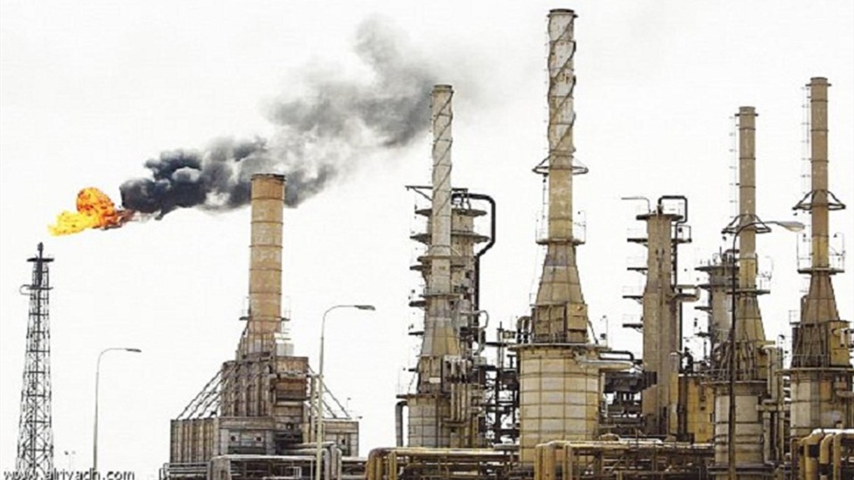 النفط الى تراجع