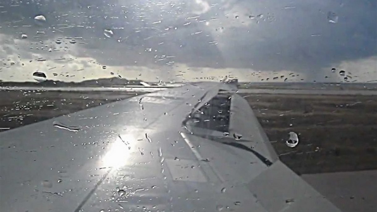 طائرة تنجو من صاعقة في أجواء لبنان