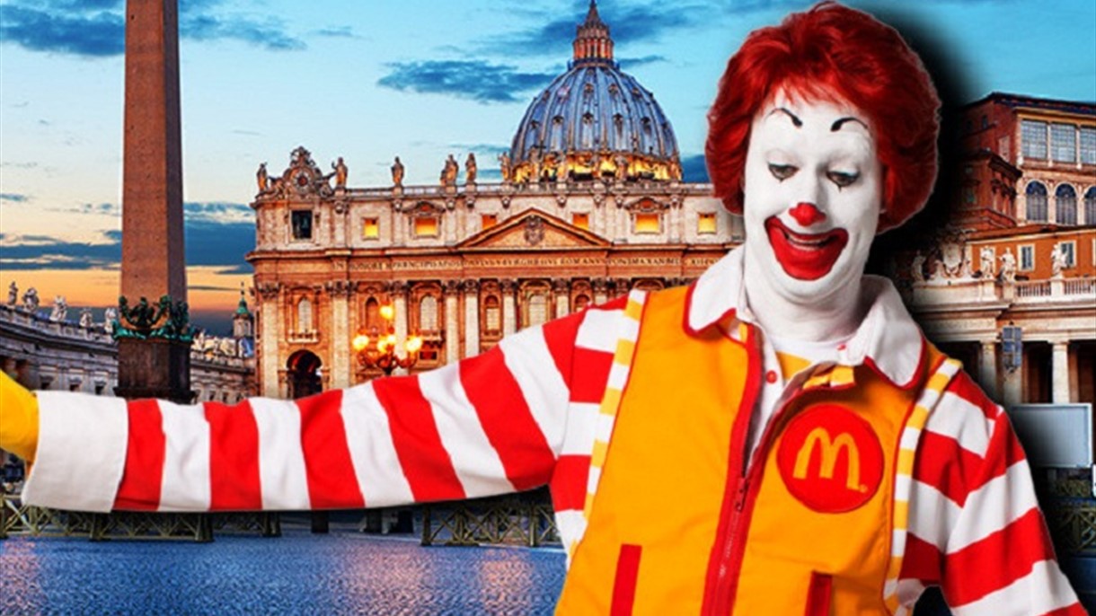 ماكدونالدز تتبرع بوجبات مجانية