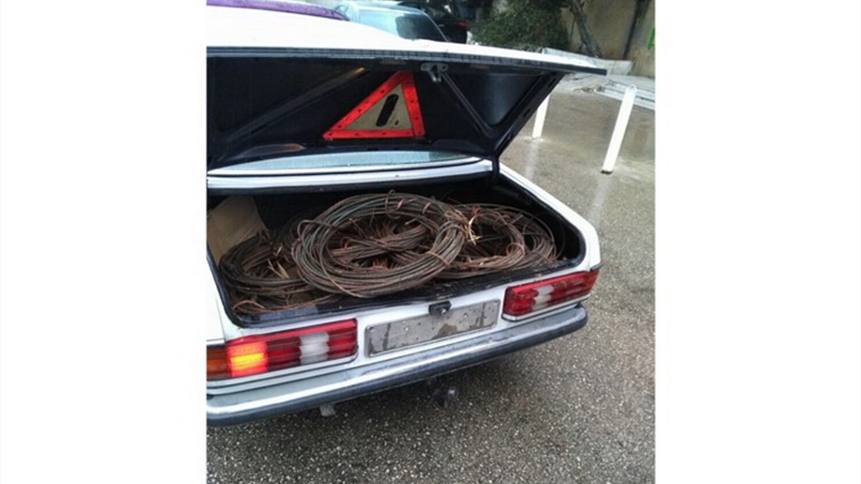 القبض على سارقي اسلاك كهربائية