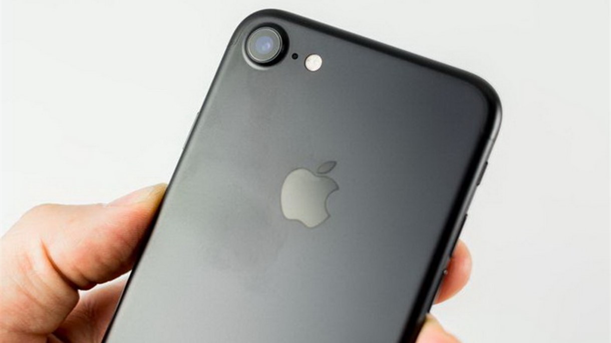 ما يقولونه عن آيفون 7 كذب