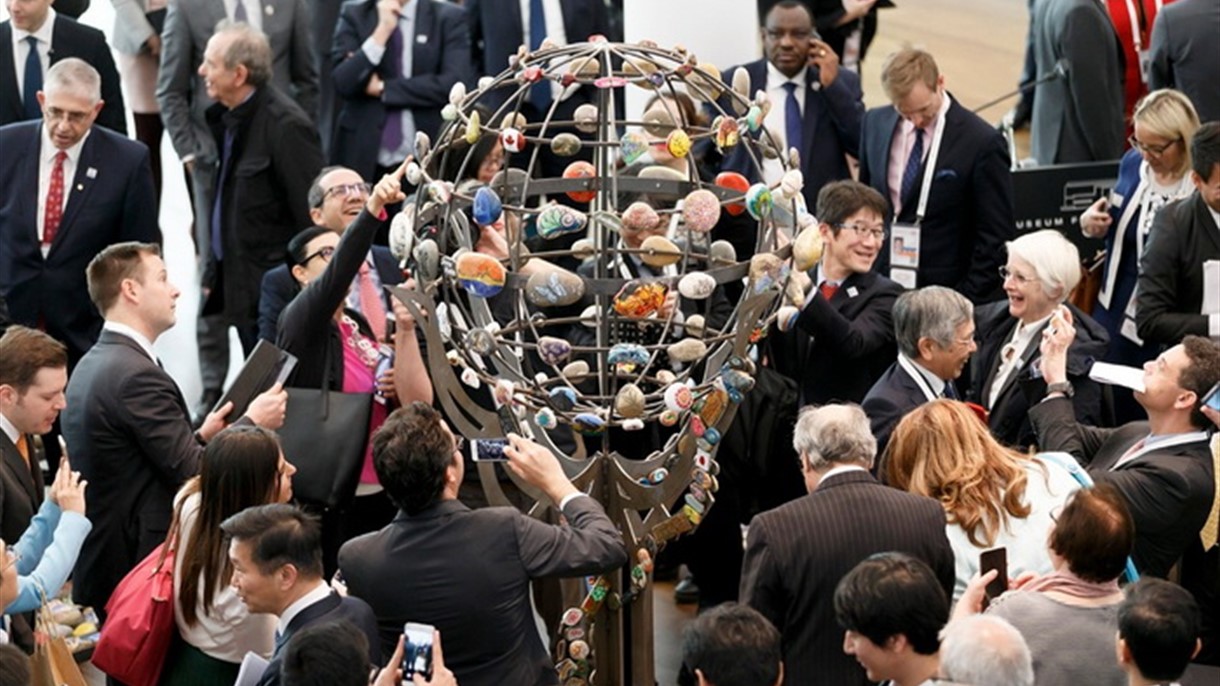 عشرون دولة عظمى ترضخ لأميركا