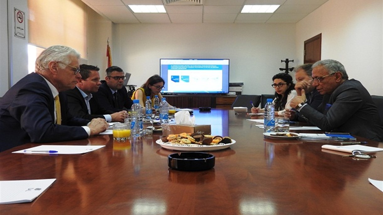 وفد من رجال الأعمال السويديين يزور ايدال