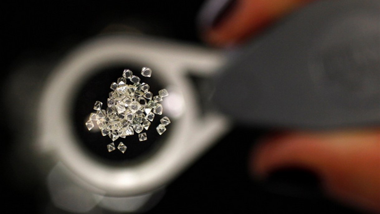 بورصة الالماس في أكبر بلد لإنتاج الاحجار الكريمة