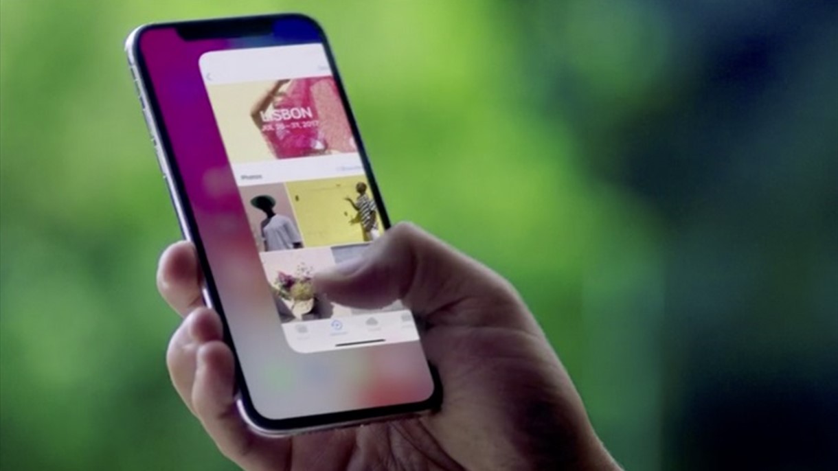 لأنه آيفون..