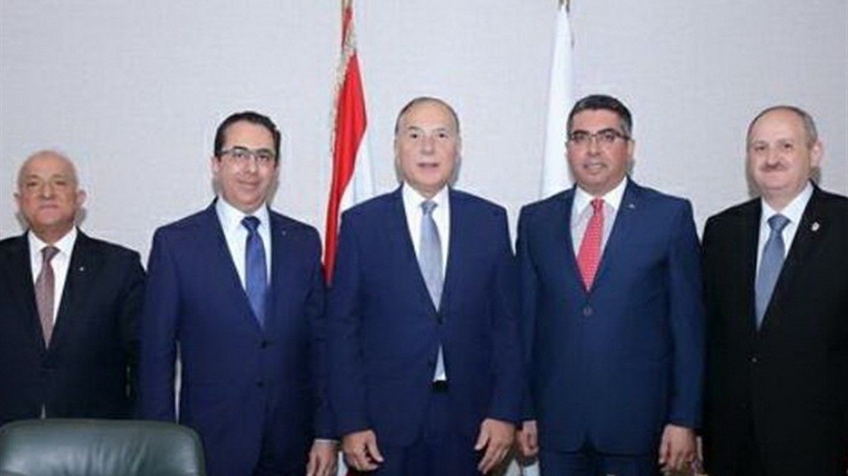حاكم المنطقة الليونزية يشيد بمبادرة توفيق دبوسي