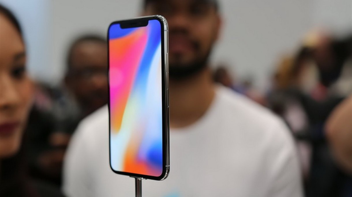 آبل: ما يقولونه عن آيفون X كذب