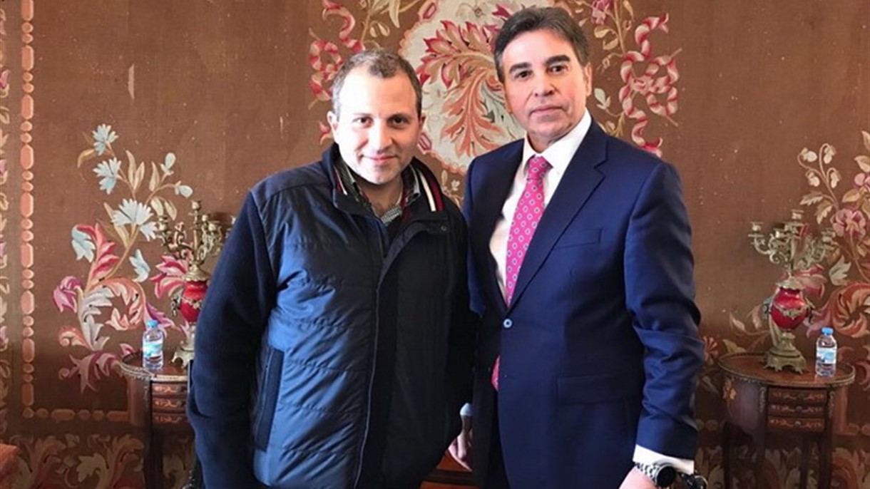 عور يقيم لقاءً سياسياً على شرف باسيل في أنفه