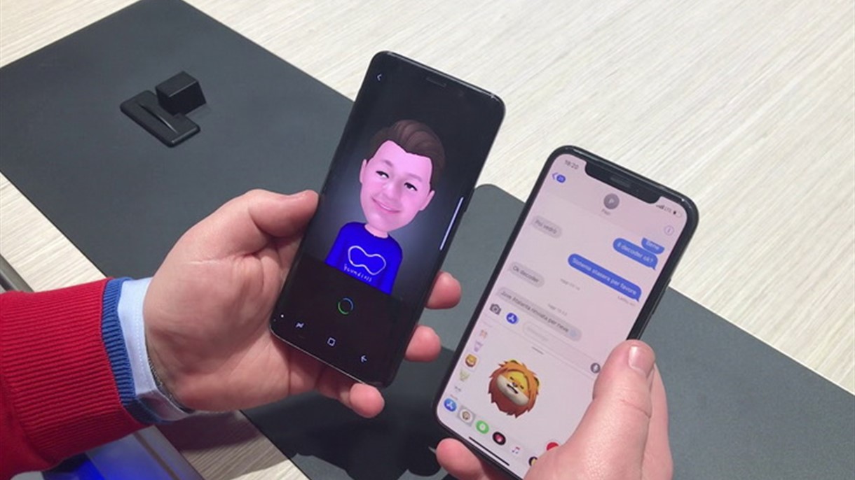 يشبهون بعضهم بـ moji فقط