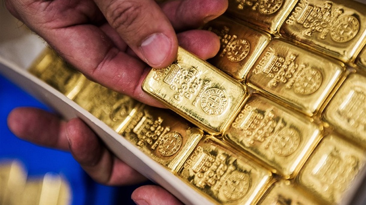 الذهب يربح أكثر من 15 دولاراً