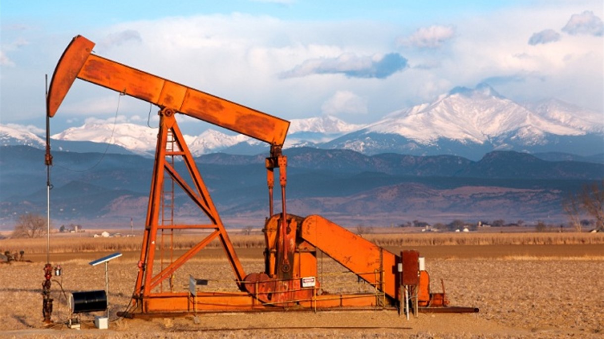 النفط ينخفض مع تصاعد التوترات