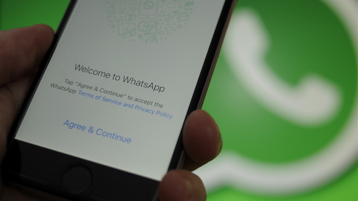 ما يحدث على واتساب ليس سببه هواتفكم