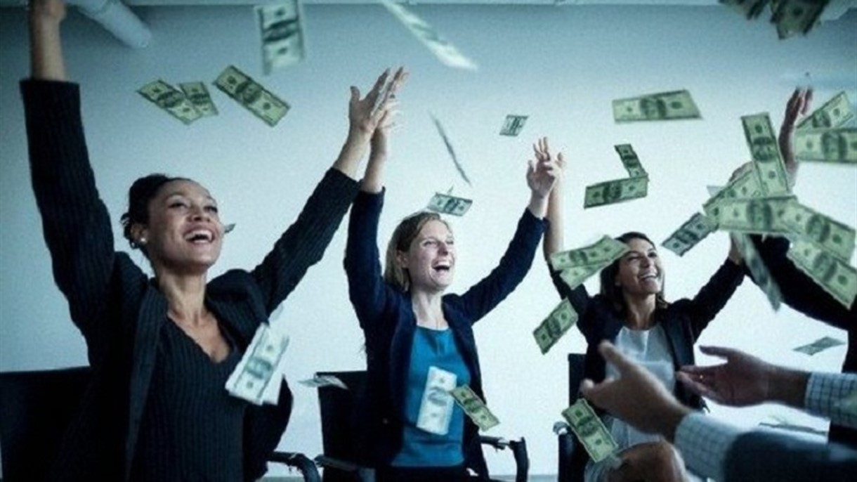 رواتبهم خيالية!