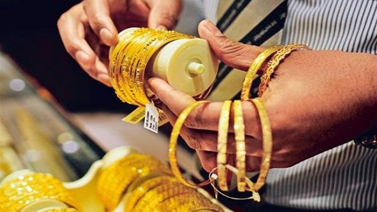 الذهب يفتتح اسبوعه نزولاً