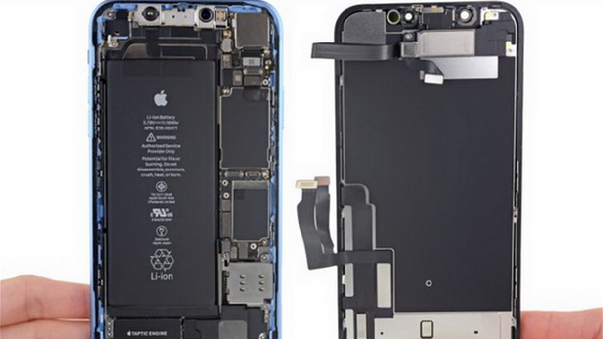 آيفون XR ستة على عشرة