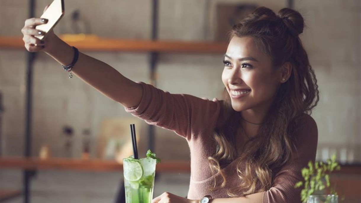 للذين يتلاعبون كثيراً بصورهم