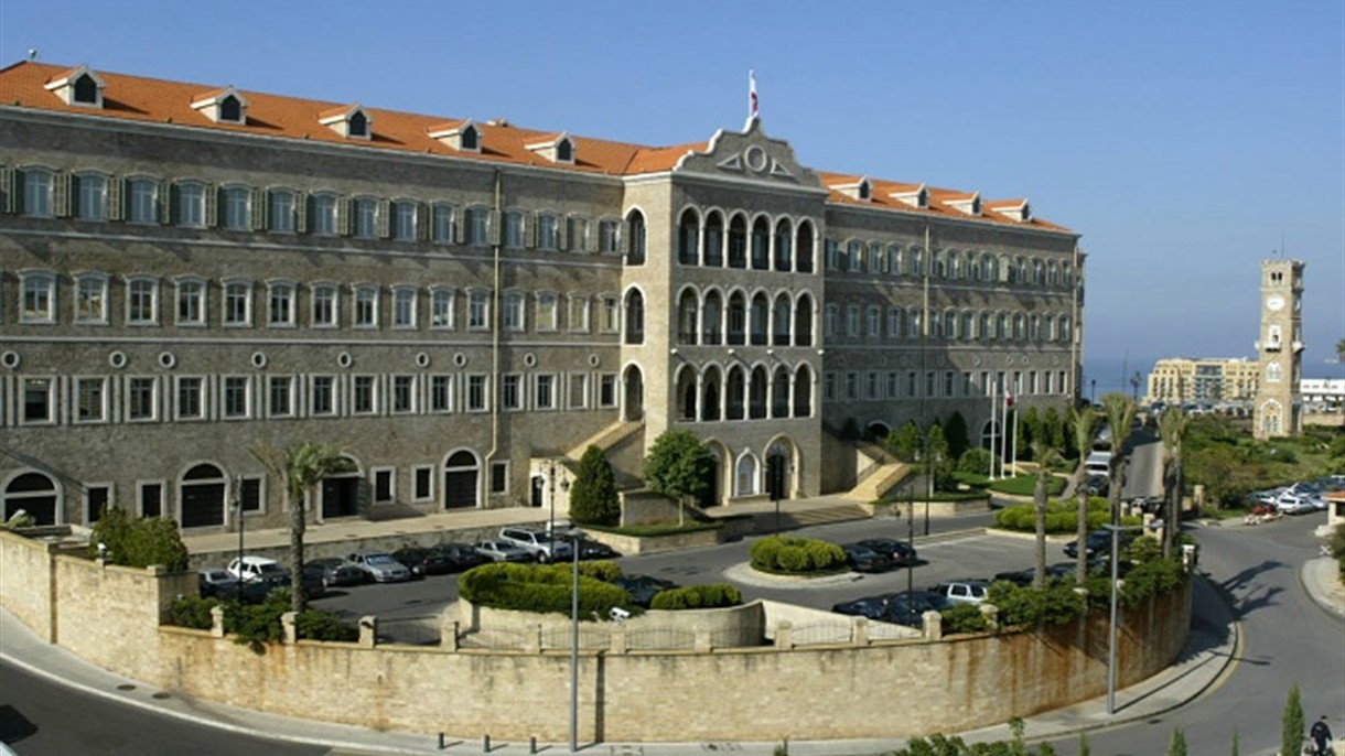 العطلة الرسمية يوم الجمعة أي مؤسسات تشمل؟