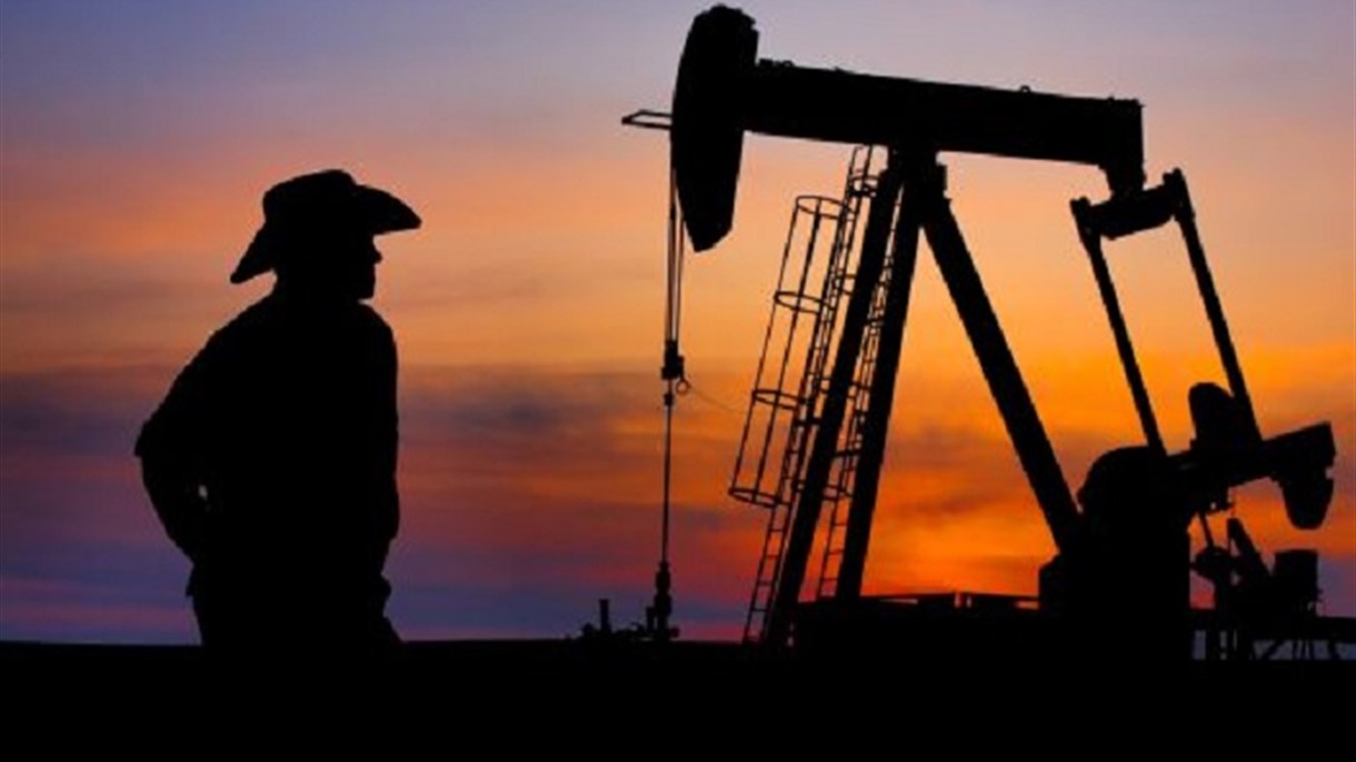 النفط يتراجع مع زيادة الإنتاج الأميركي