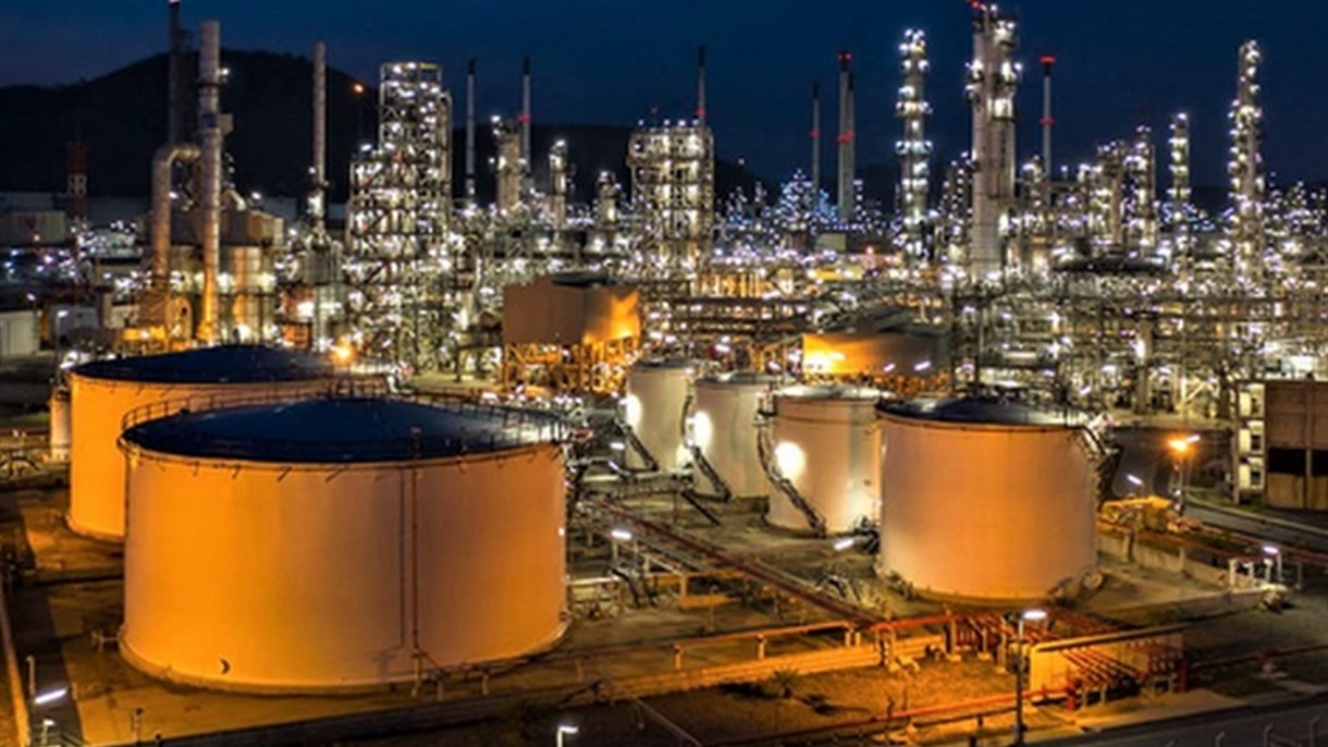 انخفاض أسعار النفط هامشياً